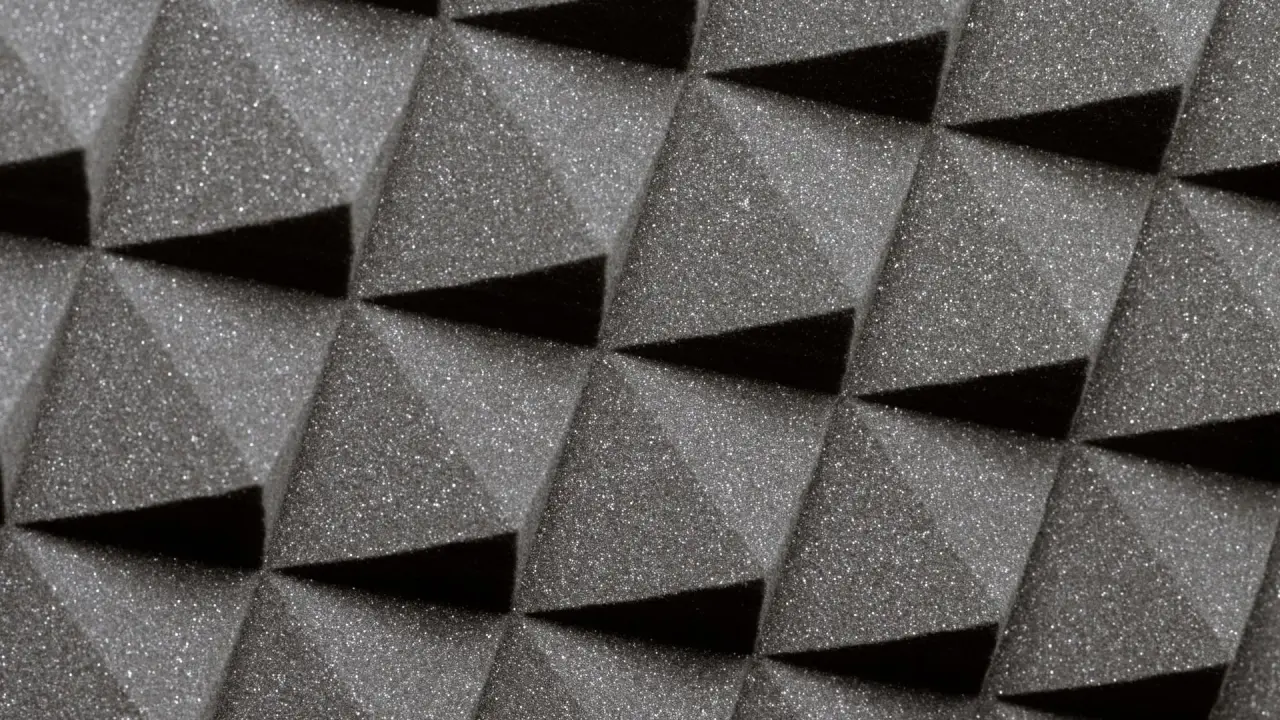 Akustik Sünger Modelleri: Yumurta, Piramit ve Labirent Seçenekleri