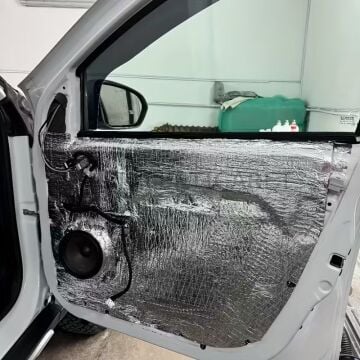 Kaput Altı Alüminyum Folyolu Kendinden Yapışkanlı 6mm 100x150 Kauçuk Ses Yalıtım Levhası